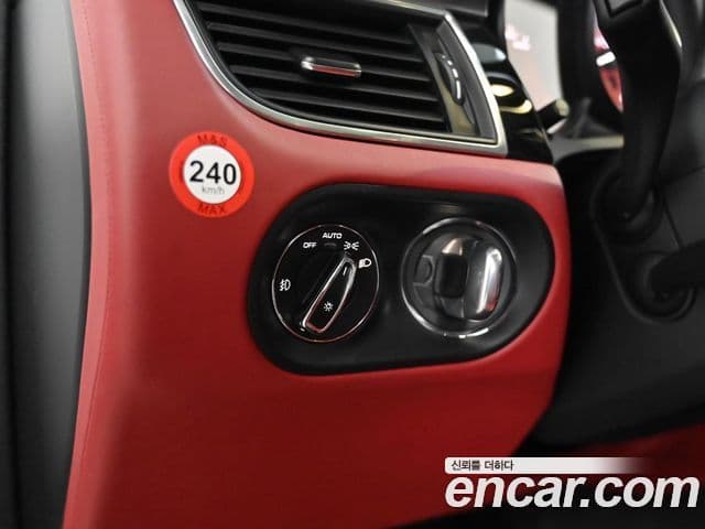 Porsche Macan 2018 — Photo 14/28