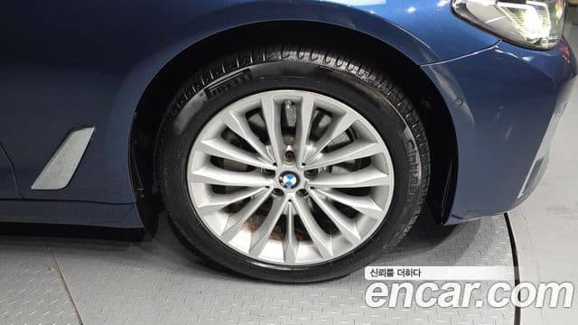 BMW 5 Series 2020 — ფოტო 5/20