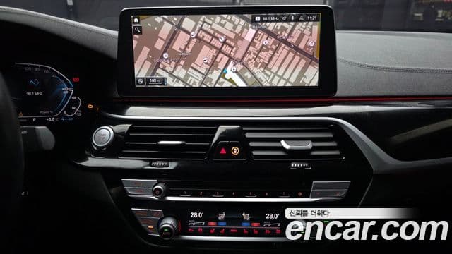 BMW 5 Series 2020 — ფოტო 14/20
