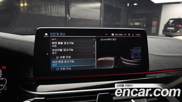 BMW 5 Series 2020 — ფოტო 16/20