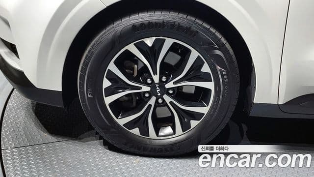 Kia Carnival 2022 — ფოტო 5/20