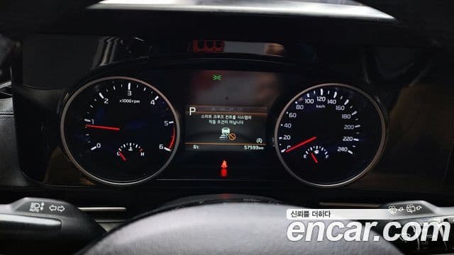 Kia Carnival 2022 — ფოტო 8/20