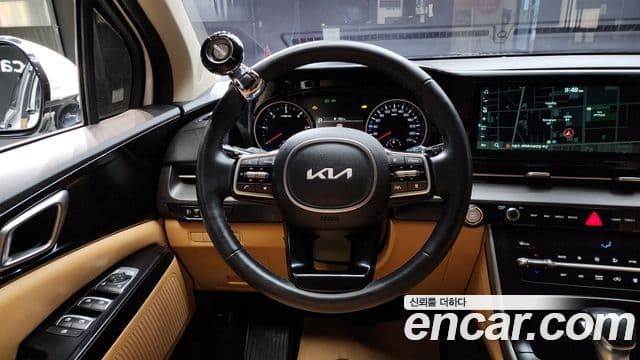 Kia Carnival 2022 — ფოტო 14/20