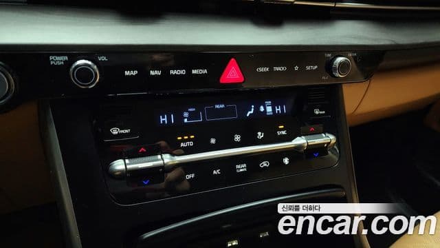 Kia Carnival 2022 — ფოტო 16/20