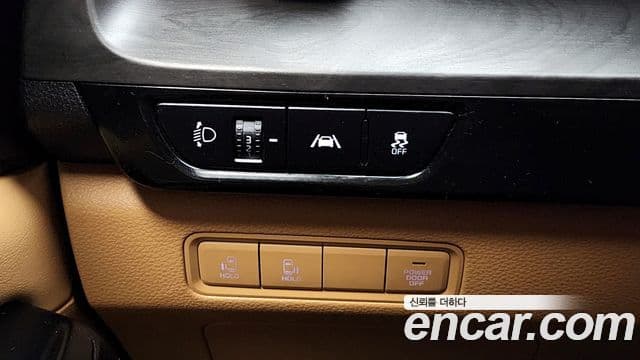 Kia Carnival 2022 — ფოტო 18/20