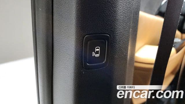 Kia Carnival 2022 — ფოტო 19/20