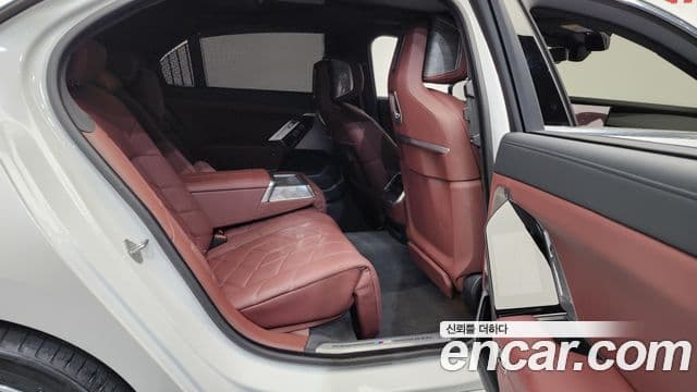 BMW 7 Series 2024 — ფოტო 12/20