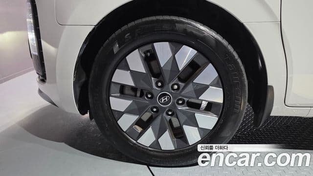 Hyundai Staria 2022 — Фото 4/20