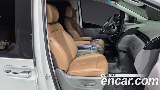 Hyundai Staria 2022 — Фото 8/20