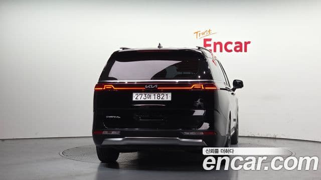 Kia Carnival 2022 — ფოტო 4/20