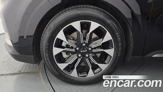Kia Carnival 2022 — ფოტო 5/20