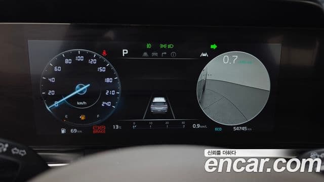 Kia Carnival 2022 — ფოტო 8/20
