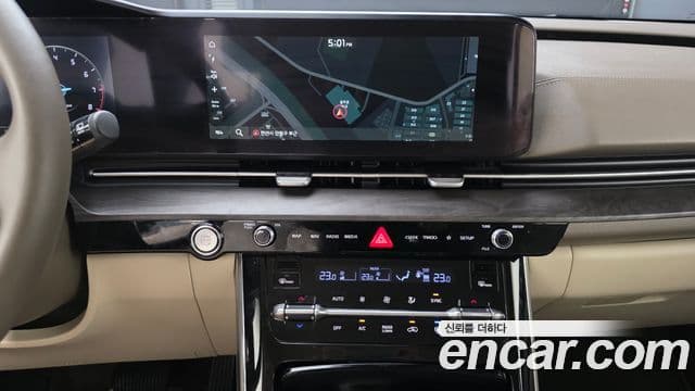 Kia Carnival 2022 — ფოტო 18/20