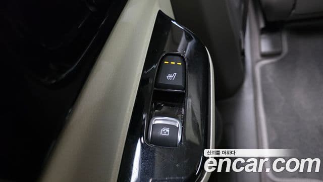 Kia Carnival 2022 — ფოტო 19/20