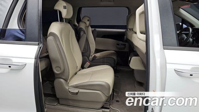 Kia Carnival 2020 — Фото 12/20