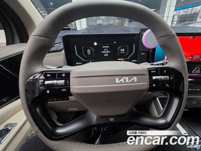 Kia Carnival 2024 — ფოტო 19/20
