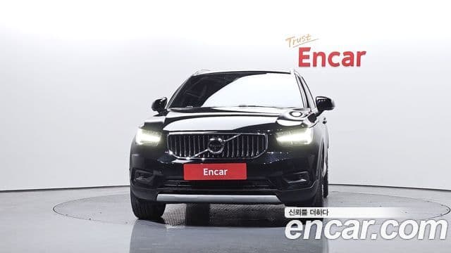 Volvo XC40 2021 — ფოტო 2/20