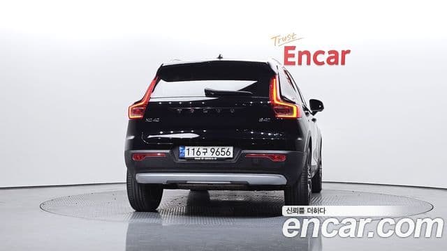 Volvo XC40 2021 — ფოტო 3/20