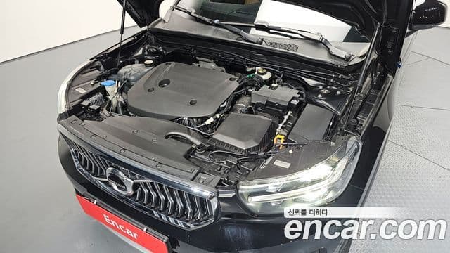 Volvo XC40 2021 — ფოტო 5/20
