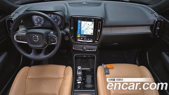 Volvo XC40 2021 — ფოტო 9/20