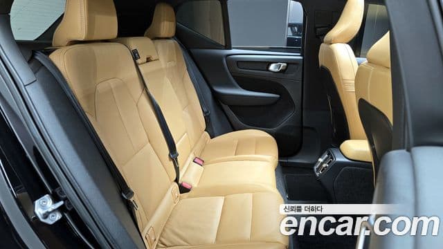 Volvo XC40 2021 — ფოტო 11/20