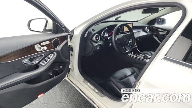 Mercedes-Benz C-Class 2018 — Şəkil 10/20