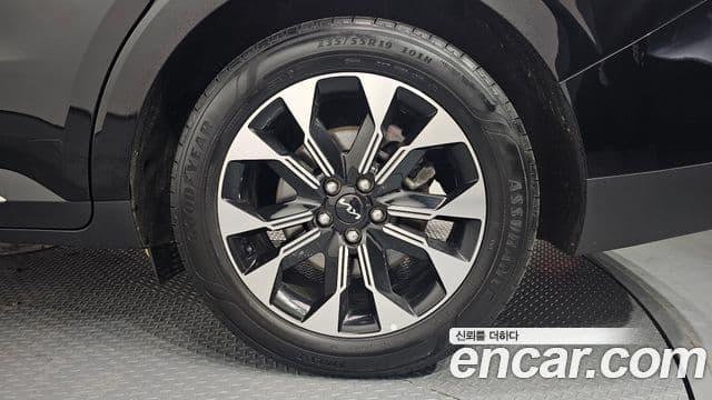 Kia Carnival 2022 — фото 4 из 20
