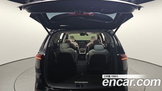 Kia Carnival 2022 — фото 19 из 20