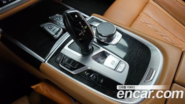 BMW 7 Series 2018 — Şəkil 9/20