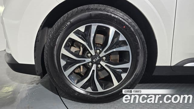 Kia Carnival 2021 — фото 5 из 20
