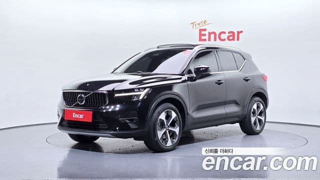 Volvo XC40 2023 — Şəkil 1/20