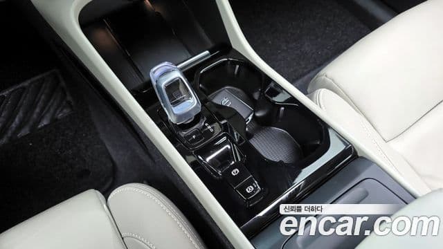 Volvo XC40 2023 — Şəkil 9/20