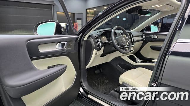 Volvo XC40 2023 — Şəkil 11/20
