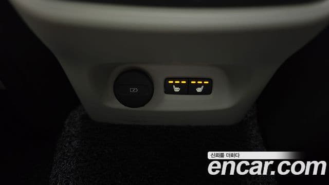 Volvo XC40 2023 — Şəkil 16/20