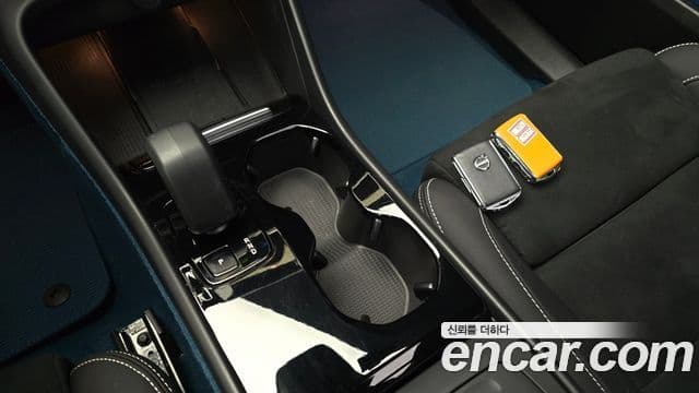 Volvo XC40 Recharge 2024 — ფოტო 11/20