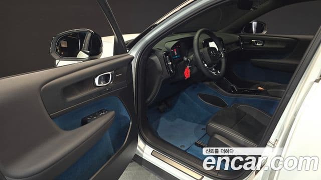 Volvo XC40 Recharge 2024 — ფოტო 14/20