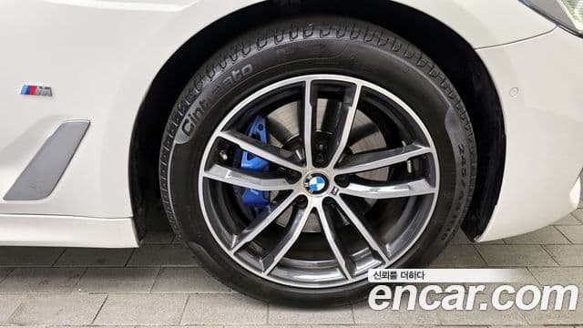 BMW 5 Series 2022 — Photo 8/20