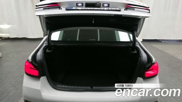 BMW 5 Series 2022 — Photo 9/20