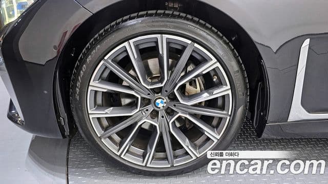 BMW 7 Series 2021 — ფოტო 5/20