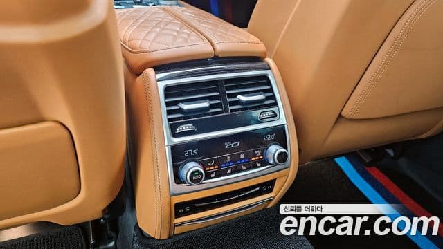 BMW 7 Series 2021 — ფოტო 17/20