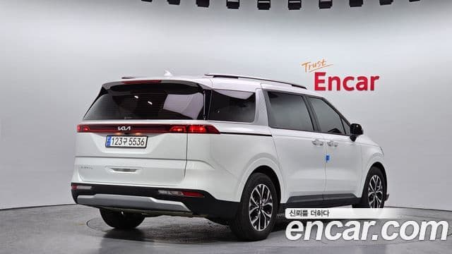 Kia Carnival 2023 — ფოტო 2/20