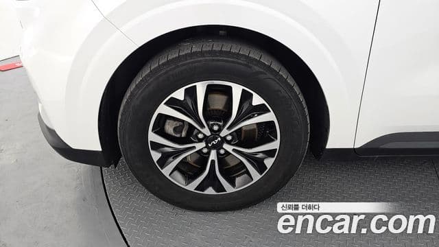 Kia Carnival 2023 — фото 5 из 20