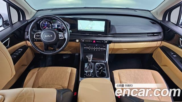 Kia Carnival 2023 — ფოტო 7/20