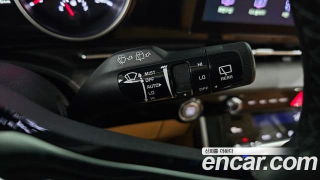 Kia Carnival 2023 — ფოტო 16/20
