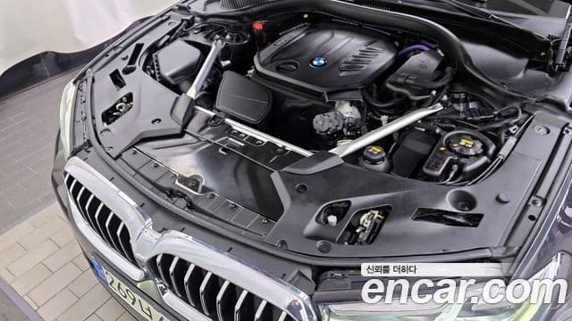 BMW 5 Series 2021 — ფოტო 13/20