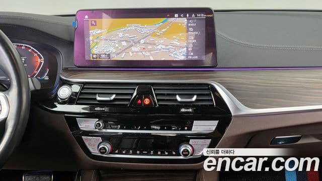 BMW 5 Series 2021 — фото 14 из 20