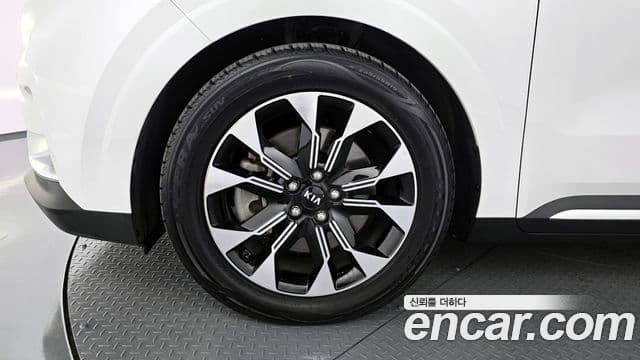Kia Carnival 2021 — фото 5 из 20