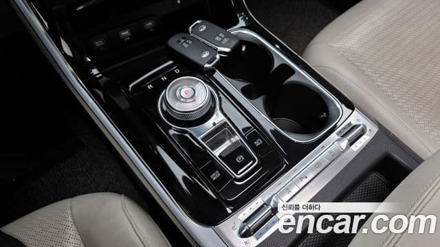 Kia Carnival 2021 — фото 9 из 20