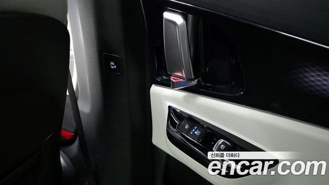 Kia Carnival 2021 — фото 17 из 20