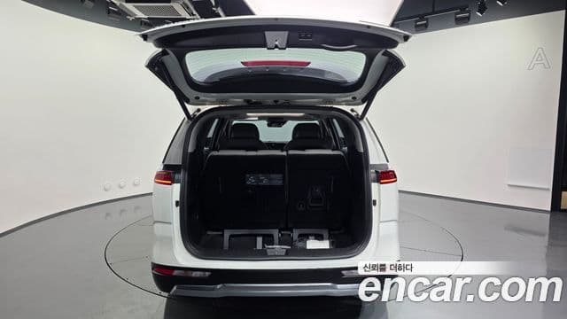 Kia Carnival 2021 — фото 20 из 20